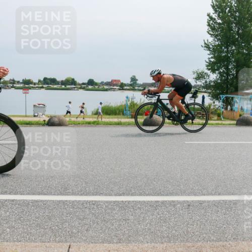 21.06.2025 - 27. Vierlanden-Triathlon H.Heesch http://msf.ph/oto/8025812 15.06.2025 11:17:55 Radfahren 7, 154, 199, 830 meine-sportfotos.de