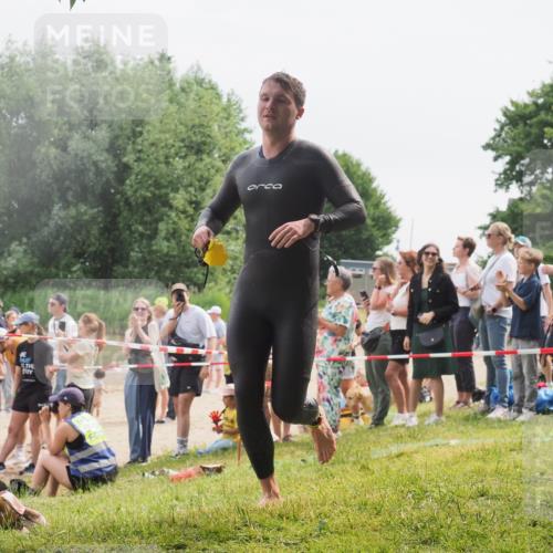 15.06.2025 - 27. Vierlanden-Triathlon KatJ http://msf.ph/oto/8025815 15.06.2025 10:58:50 Schwimmen 636, 667, 684, 743, 747 meine-sportfotos.de