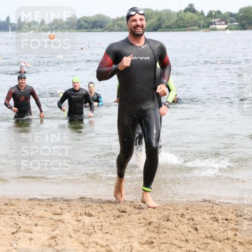 15.06.2025 - 27. Vierlanden-Triathlon Lena Gebhardt http://msf.ph/oto/8025818 15.06.2025 10:57:46 Schwimmen 686, 705, 707, 738, 774 meine-sportfotos.de