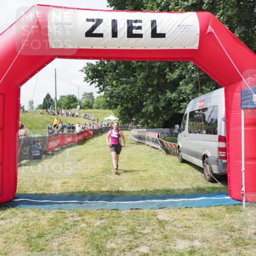 21.06.2025 - 27. Vierlanden-Triathlon MichiJ http://msf.ph/oto/8025823 15.06.2026 11:57:03 Ziel 581 meine-sportfotos.de