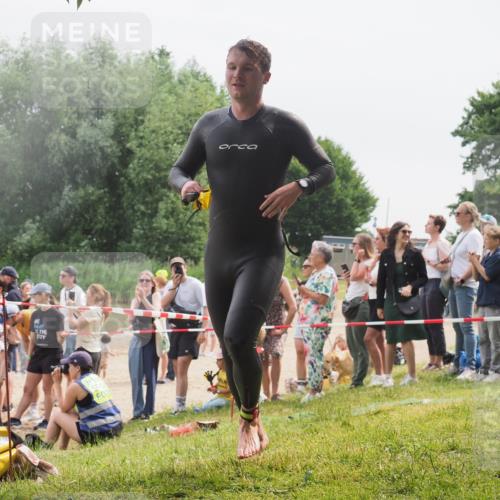 15.06.2025 - 27. Vierlanden-Triathlon KatJ http://msf.ph/oto/8025825 15.06.2025 10:58:50 Schwimmen 636, 667, 684, 743, 747 meine-sportfotos.de