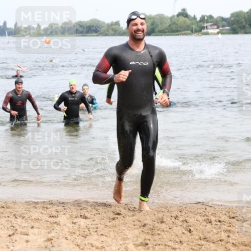15.06.2025 - 27. Vierlanden-Triathlon Lena Gebhardt http://msf.ph/oto/8025830 15.06.2025 10:57:46 Schwimmen 686, 705, 707, 738, 774 meine-sportfotos.de
