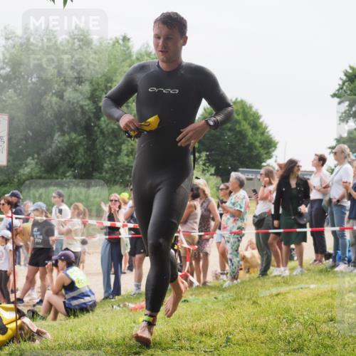 15.06.2025 - 27. Vierlanden-Triathlon KatJ http://msf.ph/oto/8025838 15.06.2025 10:58:51 Schwimmen 667, 684, 743, 747, 760 meine-sportfotos.de