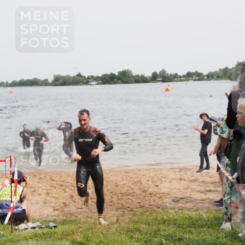 21.06.2025 - 27. Vierlanden-Triathlon MichiJ http://msf.ph/oto/8025851 15.06.2026 10:56:55 Schwimmen 642, 651, 654, 688, 711, 718, 755 meine-sportfotos.de