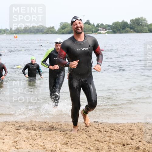 15.06.2025 - 27. Vierlanden-Triathlon Lena Gebhardt http://msf.ph/oto/8025852 15.06.2025 10:57:46 Schwimmen 686, 705, 707, 738, 774 meine-sportfotos.de