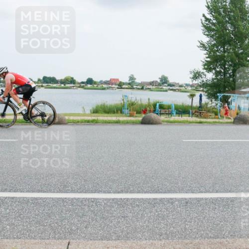 21.06.2025 - 27. Vierlanden-Triathlon H.Heesch http://msf.ph/oto/8025857 15.06.2025 12:08:07 Radfahren 1004, 1005, 1006, 1007, 1008 meine-sportfotos.de