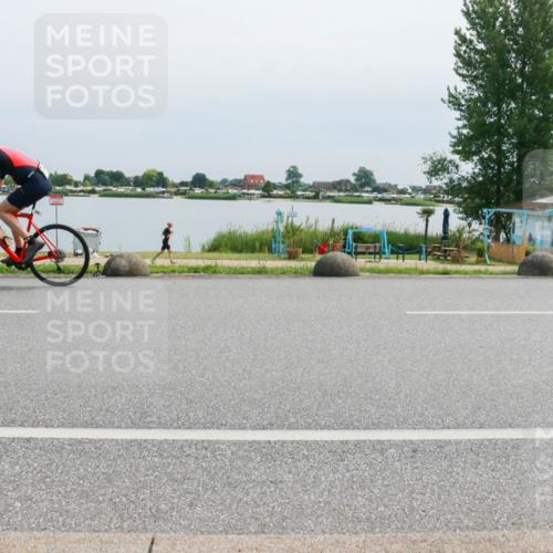 21.06.2025 - 27. Vierlanden-Triathlon H.Heesch http://msf.ph/oto/8025860 15.06.2025 11:18:08 Radfahren 799, 845 meine-sportfotos.de