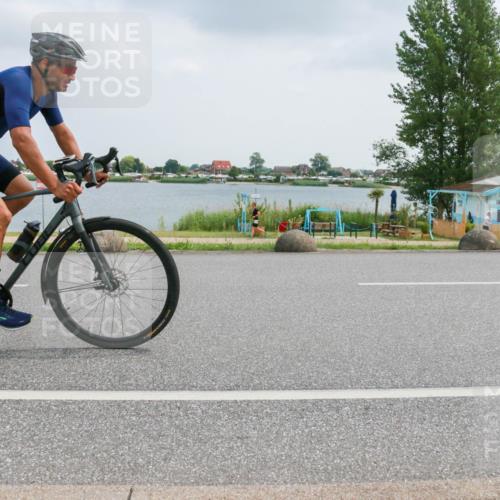 21.06.2025 - 27. Vierlanden-Triathlon H.Heesch http://msf.ph/oto/8025871 15.06.2025 12:09:02 Radfahren 838, 889 meine-sportfotos.de