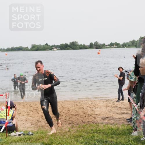 21.06.2025 - 27. Vierlanden-Triathlon MichiJ http://msf.ph/oto/8025874 15.06.2026 10:56:55 Schwimmen 642, 651, 654, 688, 711, 718, 755 meine-sportfotos.de