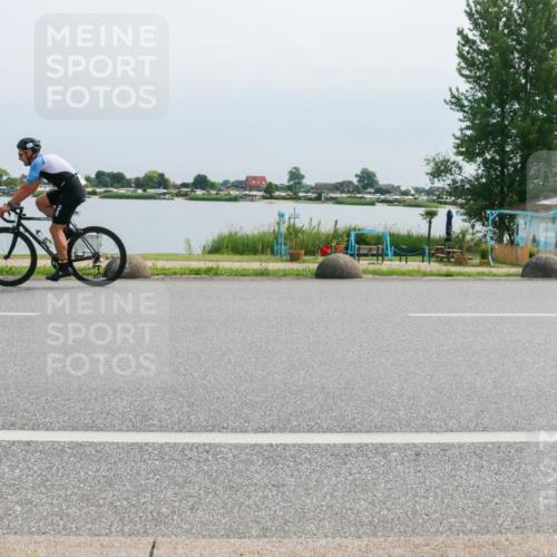 21.06.2025 - 27. Vierlanden-Triathlon H.Heesch http://msf.ph/oto/8025879 15.06.2025 11:18:18 Radfahren 816, 829 meine-sportfotos.de