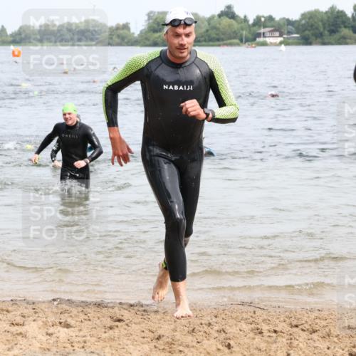15.06.2025 - 27. Vierlanden-Triathlon Lena Gebhardt http://msf.ph/oto/8025883 15.06.2025 10:57:47 Schwimmen 686, 705, 707, 738, 774 meine-sportfotos.de