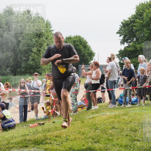 15.06.2025 - 27. Vierlanden-Triathlon KatJ http://msf.ph/oto/8025889 15.06.2025 10:58:58 Schwimmen 709, 743, 760 meine-sportfotos.de