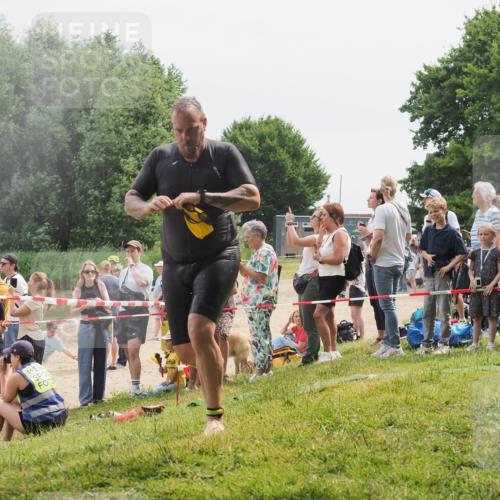 15.06.2025 - 27. Vierlanden-Triathlon KatJ http://msf.ph/oto/8025896 15.06.2025 10:58:58 Schwimmen 709, 743, 760 meine-sportfotos.de