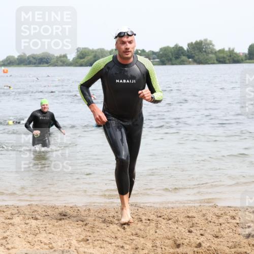 15.06.2025 - 27. Vierlanden-Triathlon Lena Gebhardt http://msf.ph/oto/8025905 15.06.2025 10:57:48 Schwimmen 686, 705, 738, 774 meine-sportfotos.de
