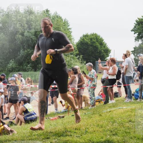 15.06.2025 - 27. Vierlanden-Triathlon KatJ http://msf.ph/oto/8025912 15.06.2025 10:58:58 Schwimmen 709, 743, 760 meine-sportfotos.de