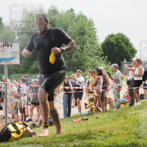 15.06.2025 - 27. Vierlanden-Triathlon KatJ http://msf.ph/oto/8025922 15.06.2025 10:58:59 Schwimmen 709, 743, 760 meine-sportfotos.de