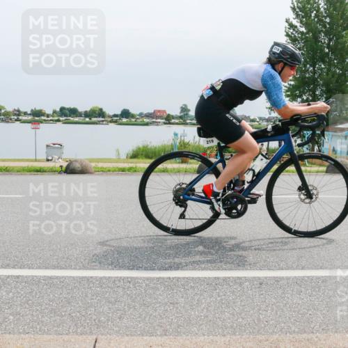 21.06.2025 - 27. Vierlanden-Triathlon H.Heesch http://msf.ph/oto/8025926 15.06.2025 11:18:29 Radfahren 219, 236, 750 meine-sportfotos.de
