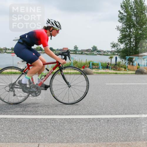 21.06.2025 - 27. Vierlanden-Triathlon H.Heesch http://msf.ph/oto/8025928 15.06.2025 12:09:16 Radfahren 895, 923 meine-sportfotos.de