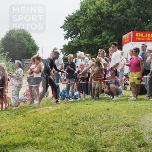 15.06.2025 - 27. Vierlanden-Triathlon KatJ http://msf.ph/oto/8025931 15.06.2025 10:59:05 Schwimmen 706, 709, 760 meine-sportfotos.de