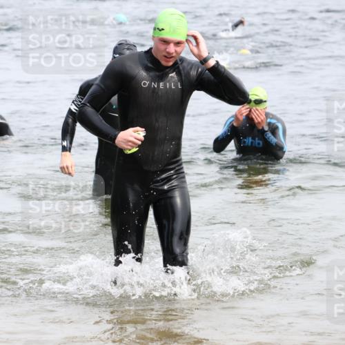 15.06.2025 - 27. Vierlanden-Triathlon Lena Gebhardt http://msf.ph/oto/8025937 15.06.2025 10:57:50 Schwimmen 647, 686, 705, 738, 774 meine-sportfotos.de