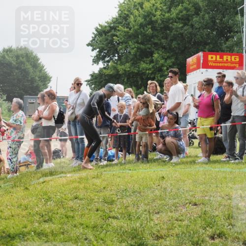 15.06.2025 - 27. Vierlanden-Triathlon KatJ http://msf.ph/oto/8025957 15.06.2025 10:59:05 Schwimmen 706, 709, 760 meine-sportfotos.de