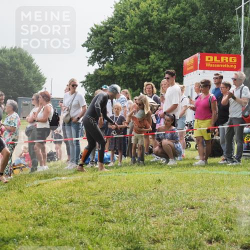 15.06.2025 - 27. Vierlanden-Triathlon KatJ http://msf.ph/oto/8025966 15.06.2025 10:59:06 Schwimmen 706, 709, 760 meine-sportfotos.de