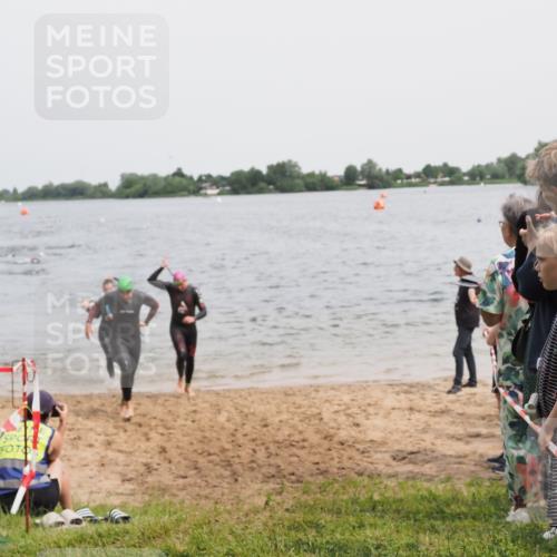 21.06.2025 - 27. Vierlanden-Triathlon MichiJ http://msf.ph/oto/8025971 15.06.2026 10:56:57 Schwimmen 642, 651, 654, 688, 711, 718, 755 meine-sportfotos.de