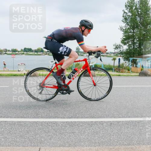 21.06.2025 - 27. Vierlanden-Triathlon H.Heesch http://msf.ph/oto/8025980 15.06.2025 12:09:32 Radfahren 759, 800 meine-sportfotos.de