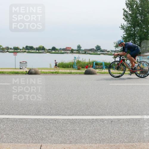 21.06.2025 - 27. Vierlanden-Triathlon H.Heesch http://msf.ph/oto/8025988 15.06.2025 11:18:47 Radfahren 832, 846 meine-sportfotos.de