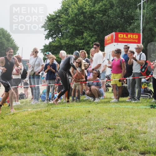 15.06.2025 - 27. Vierlanden-Triathlon KatJ http://msf.ph/oto/8025993 15.06.2025 10:59:06 Schwimmen 706, 709, 760 meine-sportfotos.de