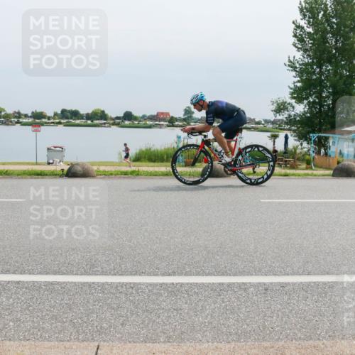 21.06.2025 - 27. Vierlanden-Triathlon H.Heesch http://msf.ph/oto/8025994 15.06.2025 11:18:47 Radfahren 832, 846 meine-sportfotos.de