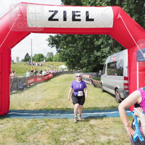 21.06.2025 - 27. Vierlanden-Triathlon MichiJ http://msf.ph/oto/8025998 15.06.2026 11:57:10 Ziel 549, 581 meine-sportfotos.de