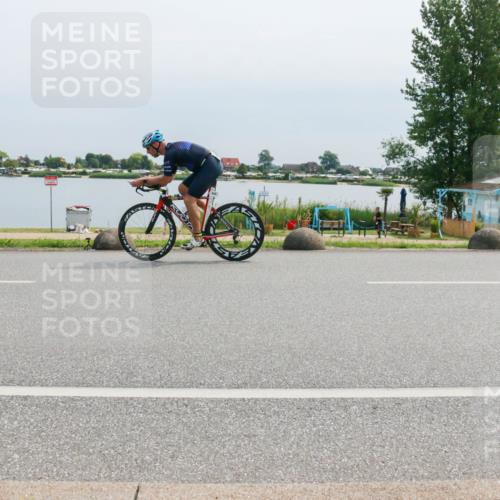 21.06.2025 - 27. Vierlanden-Triathlon H.Heesch http://msf.ph/oto/8025999 15.06.2025 11:18:47 Radfahren 832, 846 meine-sportfotos.de