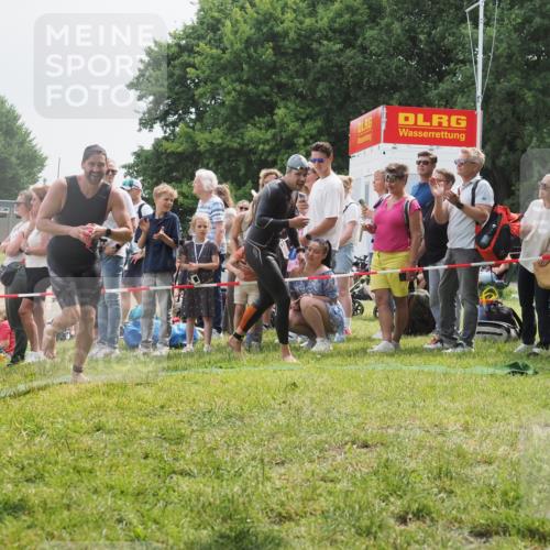 15.06.2025 - 27. Vierlanden-Triathlon KatJ http://msf.ph/oto/8026013 15.06.2025 10:59:07 Schwimmen 706, 709, 760 meine-sportfotos.de
