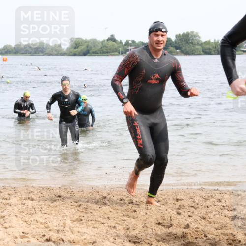 15.06.2025 - 27. Vierlanden-Triathlon Lena Gebhardt http://msf.ph/oto/8026021 15.06.2025 10:57:54 Schwimmen 640, 647, 686, 705, 738, 774 meine-sportfotos.de