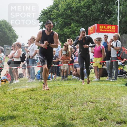 15.06.2025 - 27. Vierlanden-Triathlon KatJ http://msf.ph/oto/8026037 15.06.2025 10:59:07 Schwimmen 706, 709, 760 meine-sportfotos.de