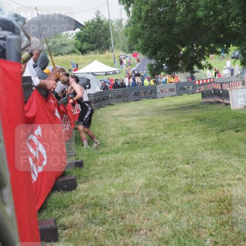 21.06.2025 - 27. Vierlanden-Triathlon KatJ http://msf.ph/oto/8026039 15.06.2025 13:28:51 Ziel 706 meine-sportfotos.de