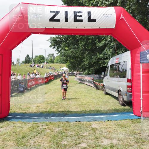 21.06.2025 - 27. Vierlanden-Triathlon MichiJ http://msf.ph/oto/8026043 15.06.2026 11:57:41 Ziel 478, 563 meine-sportfotos.de