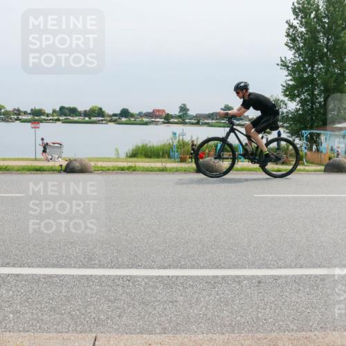 21.06.2025 - 27. Vierlanden-Triathlon H.Heesch http://msf.ph/oto/8026056 15.06.2025 11:18:49 Radfahren 745, 832, 846, 863 meine-sportfotos.de