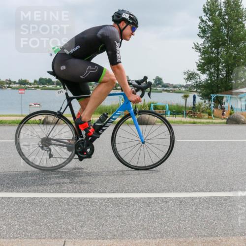 21.06.2025 - 27. Vierlanden-Triathlon H.Heesch http://msf.ph/oto/8026058 15.06.2025 12:10:11 Radfahren 711, 742 meine-sportfotos.de