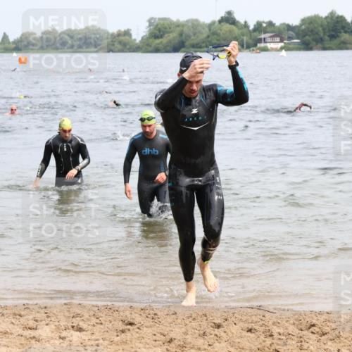 15.06.2025 - 27. Vierlanden-Triathlon Lena Gebhardt http://msf.ph/oto/8026061 15.06.2025 10:57:56 Schwimmen 640, 647, 686, 705, 738, 774 meine-sportfotos.de