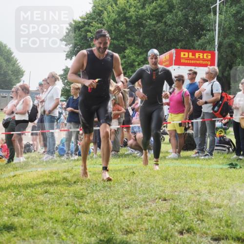 15.06.2025 - 27. Vierlanden-Triathlon KatJ http://msf.ph/oto/8026062 15.06.2025 10:59:08 Schwimmen 706, 709 meine-sportfotos.de