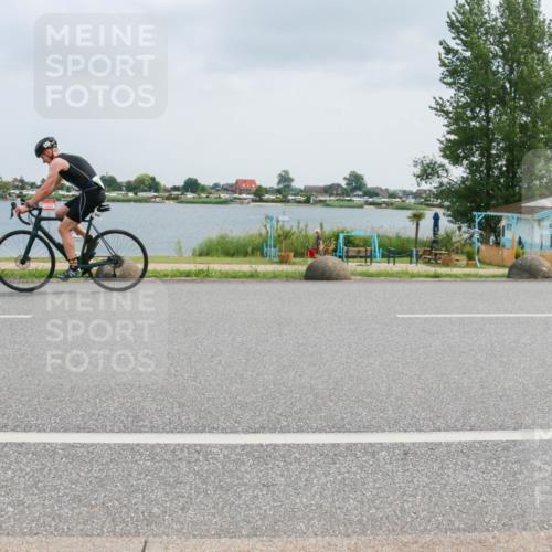 21.06.2025 - 27. Vierlanden-Triathlon H.Heesch http://msf.ph/oto/8026082 15.06.2025 12:10:17 Radfahren 742, 849 meine-sportfotos.de