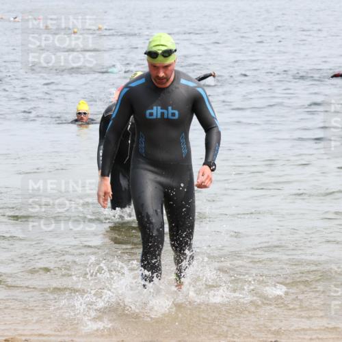 15.06.2025 - 27. Vierlanden-Triathlon Lena Gebhardt http://msf.ph/oto/8026087 15.06.2025 10:58:00 Schwimmen 640, 647, 705, 738, 762 meine-sportfotos.de