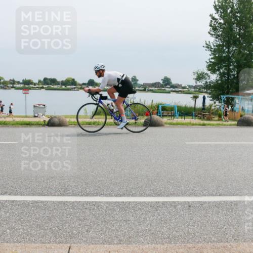 21.06.2025 - 27. Vierlanden-Triathlon H.Heesch http://msf.ph/oto/8026094 15.06.2025 11:18:50 Radfahren 745, 832, 863 meine-sportfotos.de