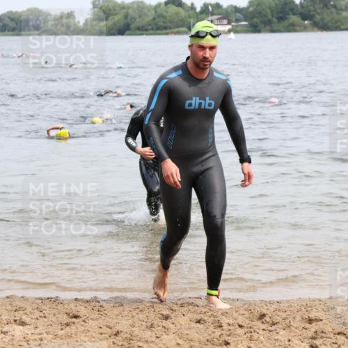 15.06.2025 - 27. Vierlanden-Triathlon Lena Gebhardt http://msf.ph/oto/8026098 15.06.2025 10:58:01 Schwimmen 640, 647, 705, 738, 762 meine-sportfotos.de