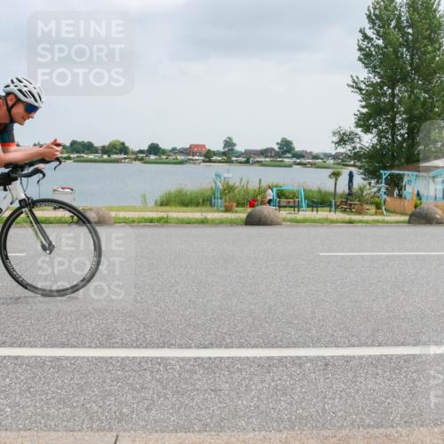 21.06.2025 - 27. Vierlanden-Triathlon H.Heesch http://msf.ph/oto/8026116 15.06.2025 12:10:33 Radfahren 654, 707 meine-sportfotos.de