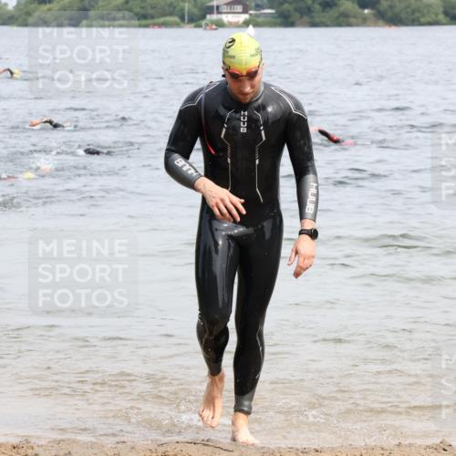 15.06.2025 - 27. Vierlanden-Triathlon Lena Gebhardt http://msf.ph/oto/8026122 15.06.2025 10:58:04 Schwimmen 640, 647, 705, 762 meine-sportfotos.de