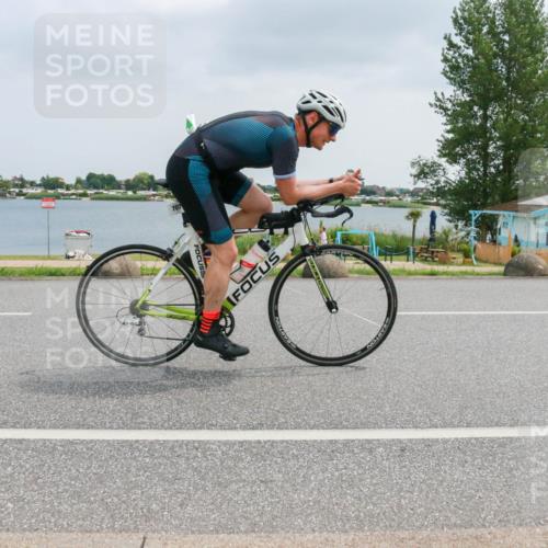 21.06.2025 - 27. Vierlanden-Triathlon H.Heesch http://msf.ph/oto/8026123 15.06.2025 12:10:34 Radfahren 654, 685, 707 meine-sportfotos.de