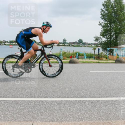 21.06.2025 - 27. Vierlanden-Triathlon H.Heesch http://msf.ph/oto/8026136 15.06.2025 12:10:35 Radfahren 654, 685, 707 meine-sportfotos.de